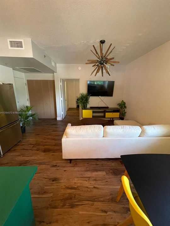 Recently Sold: $270,000 (1 beds, 1 baths, 555 Square Feet)