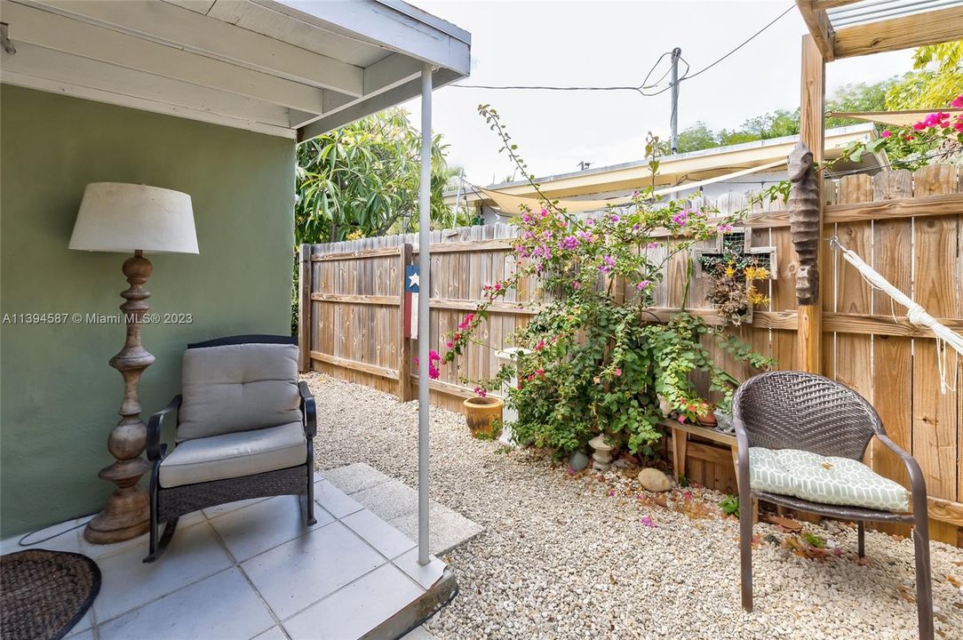 Recently Sold: $525,000 (1 beds, 2 baths, 894 Square Feet)