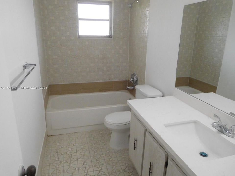 最近租的: $2,500 (3 贝兹, 2 浴室, 1317 平方英尺)