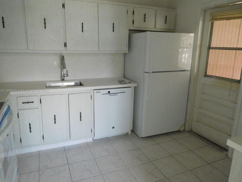 Recently Rented: $2,500 (3 beds, 2 baths, 1317 Square Feet)