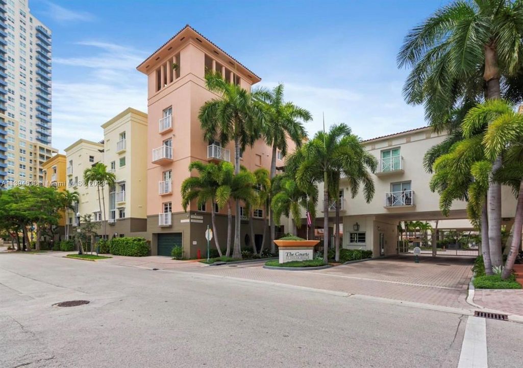 Recently Sold: $875,000 (2 beds, 2 baths, 1100 Square Feet)