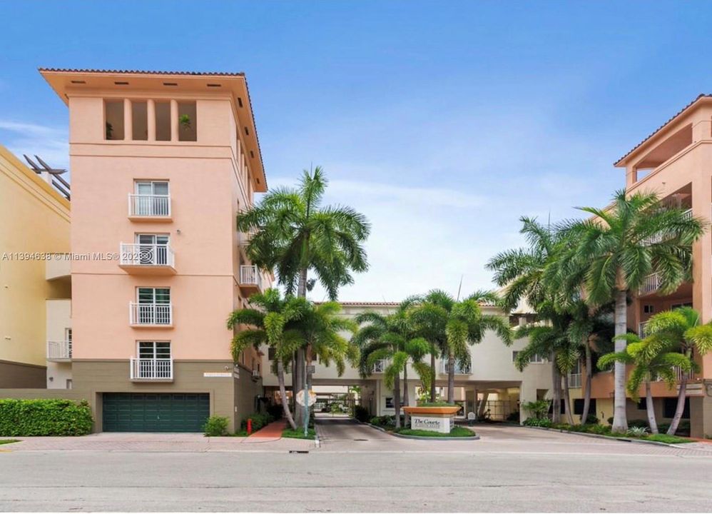 Recently Sold: $875,000 (2 beds, 2 baths, 1100 Square Feet)
