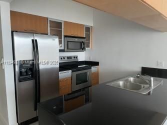 Recently Sold: $599,000 (2 beds, 2 baths, 1048 Square Feet)