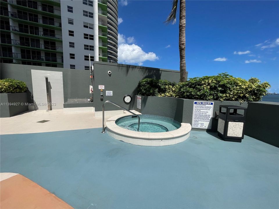 Recently Sold: $599,000 (2 beds, 2 baths, 1048 Square Feet)
