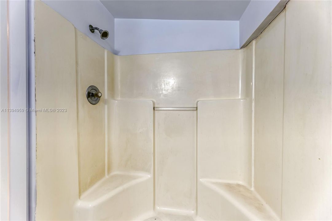 最近售出: $425,000 (5 贝兹, 4 浴室, 2220 平方英尺)