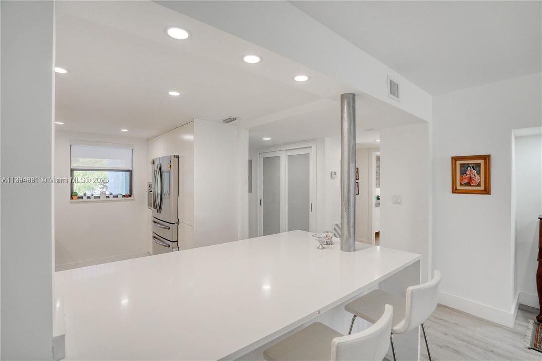 Recently Sold: $380,000 (2 beds, 2 baths, 1292 Square Feet)