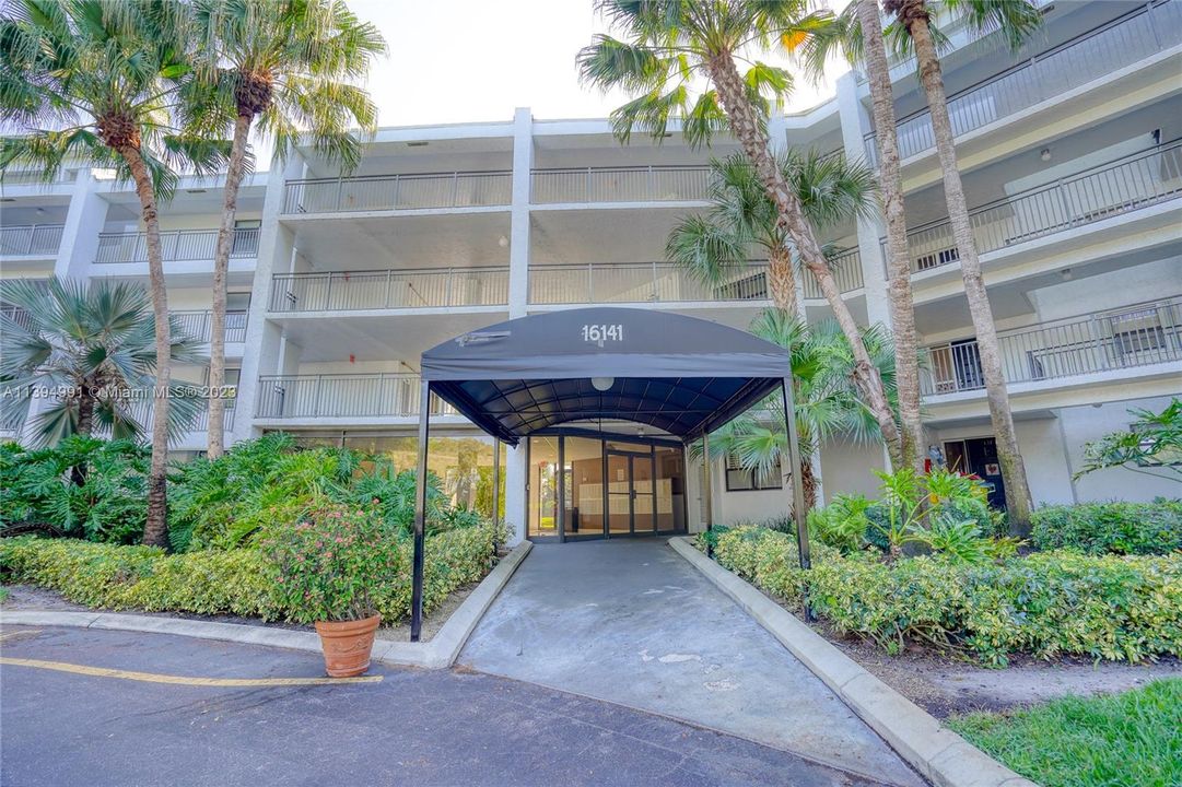 Recently Sold: $380,000 (2 beds, 2 baths, 1292 Square Feet)