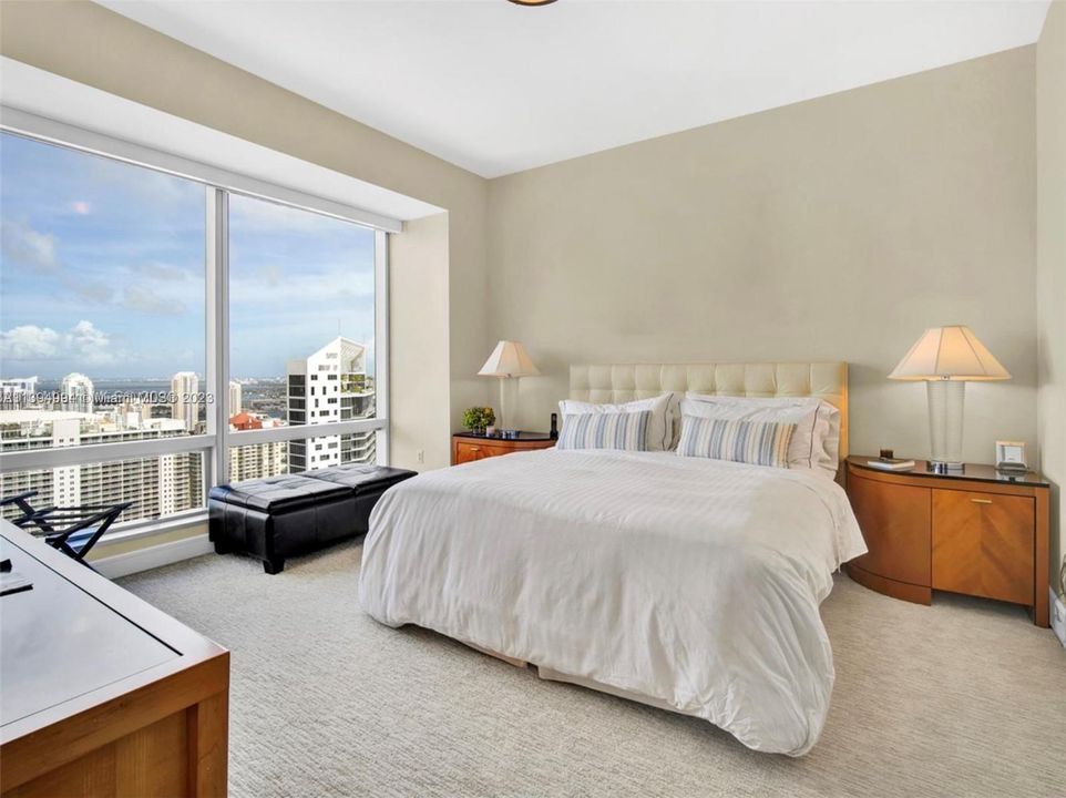 For Sale: $1,360,000 (1 beds, 1 baths, 1114 Square Feet)