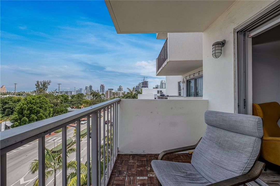 Recently Sold: $425,000 (2 beds, 2 baths, 821 Square Feet)