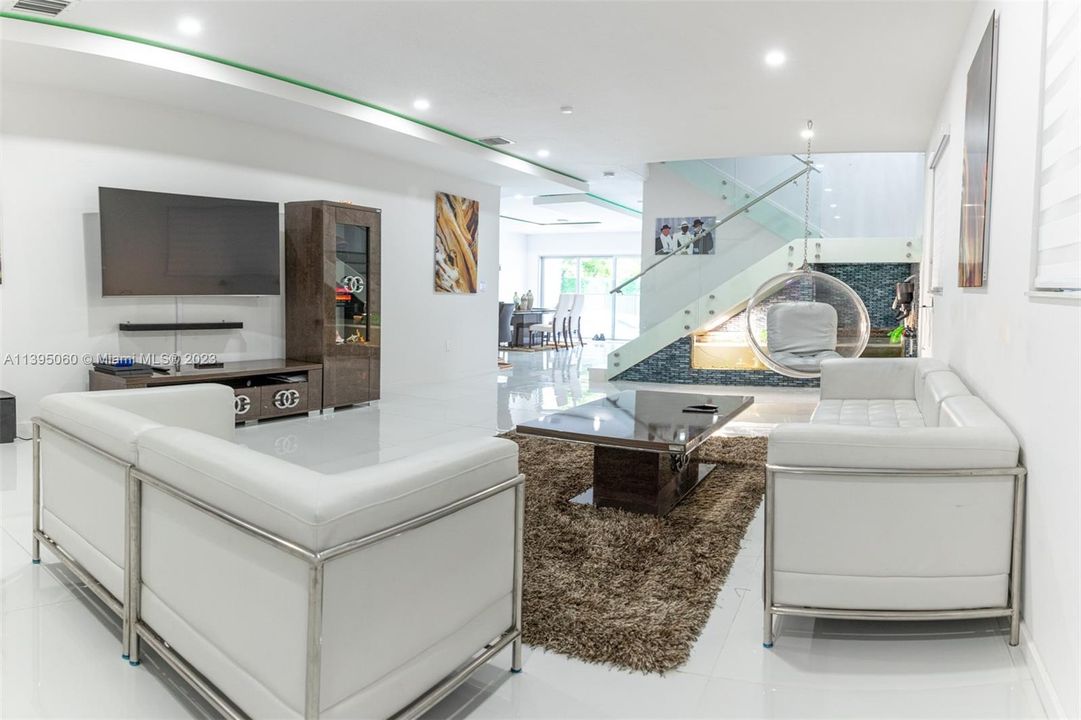 Recently Rented: $5,500 (5 beds, 3 baths, 3340 Square Feet)