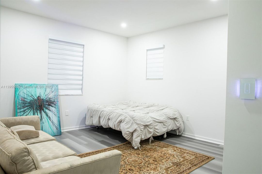 Recently Rented: $5,500 (5 beds, 3 baths, 3340 Square Feet)