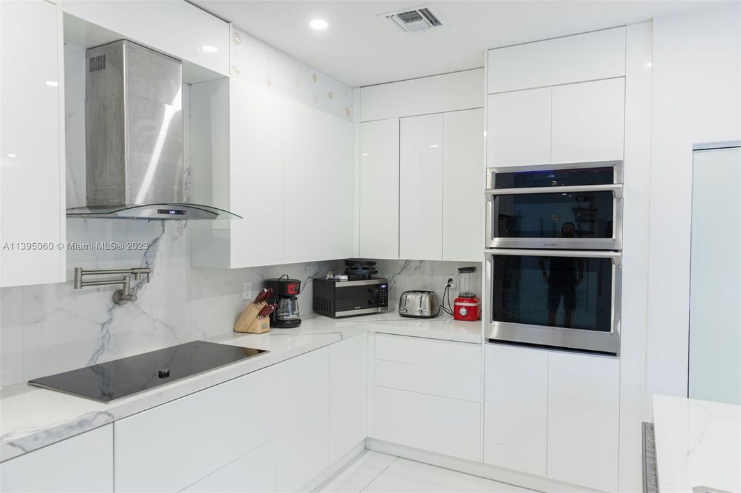 Recently Rented: $5,500 (5 beds, 3 baths, 3340 Square Feet)