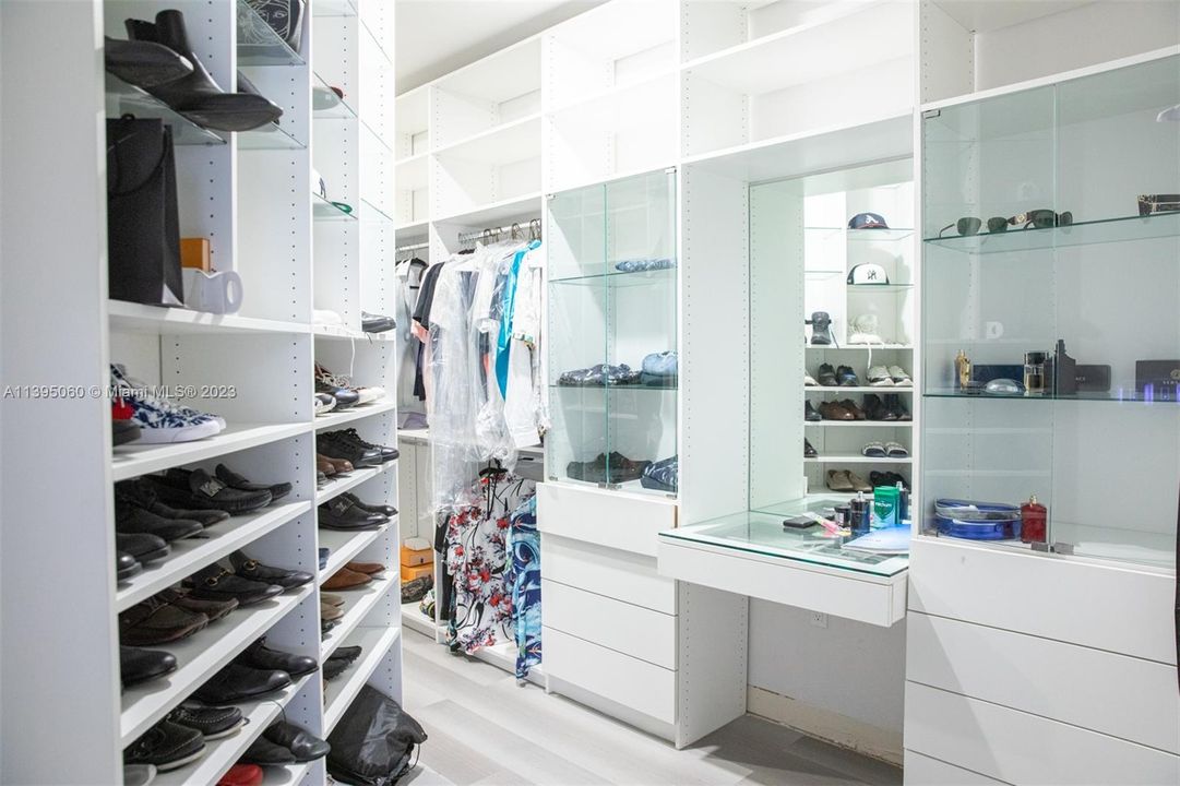 Recently Rented: $5,500 (5 beds, 3 baths, 3340 Square Feet)