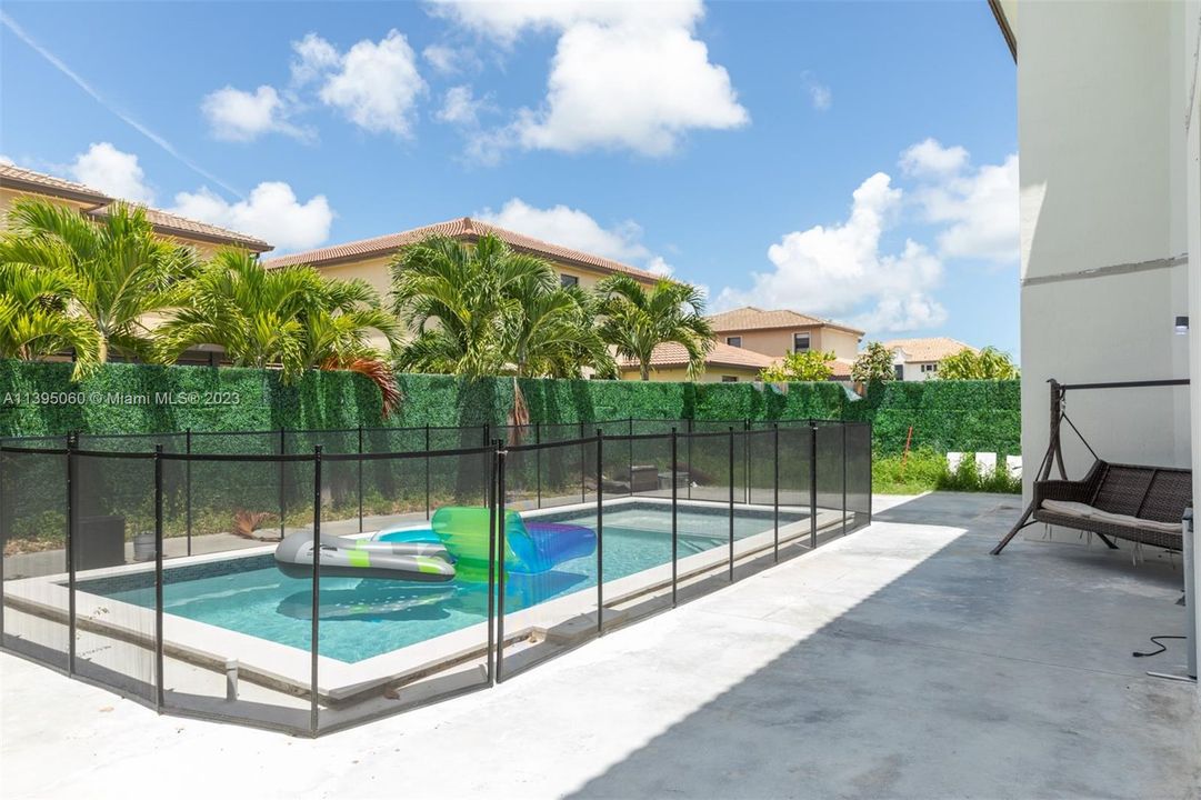 Recently Rented: $5,500 (5 beds, 3 baths, 3340 Square Feet)