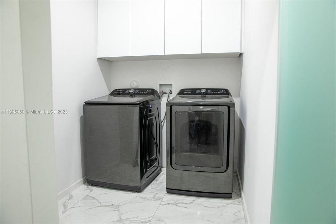 Recently Rented: $5,500 (5 beds, 3 baths, 3340 Square Feet)