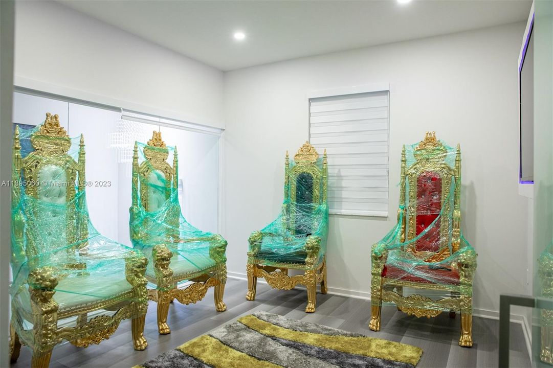 Recently Rented: $5,500 (5 beds, 3 baths, 3340 Square Feet)