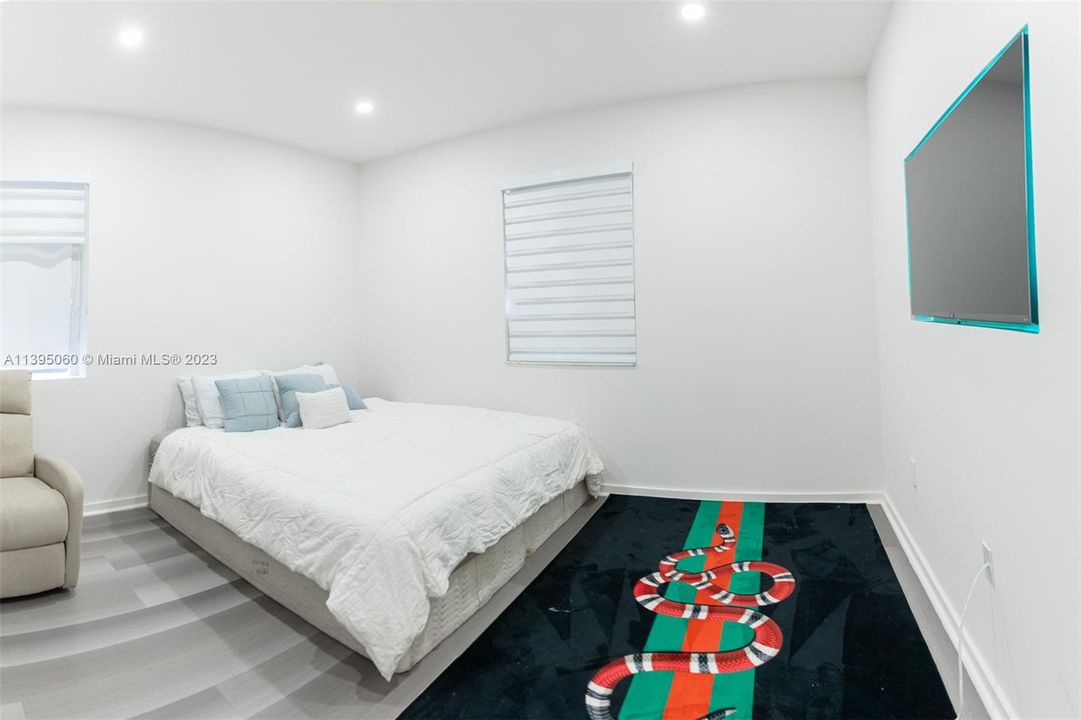 Recently Rented: $5,500 (5 beds, 3 baths, 3340 Square Feet)