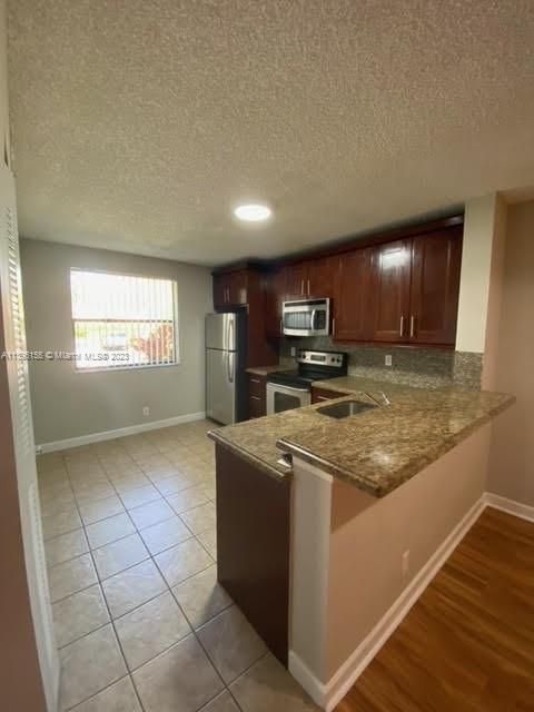 Recently Rented: $2,200 (2 beds, 2 baths, 950 Square Feet)