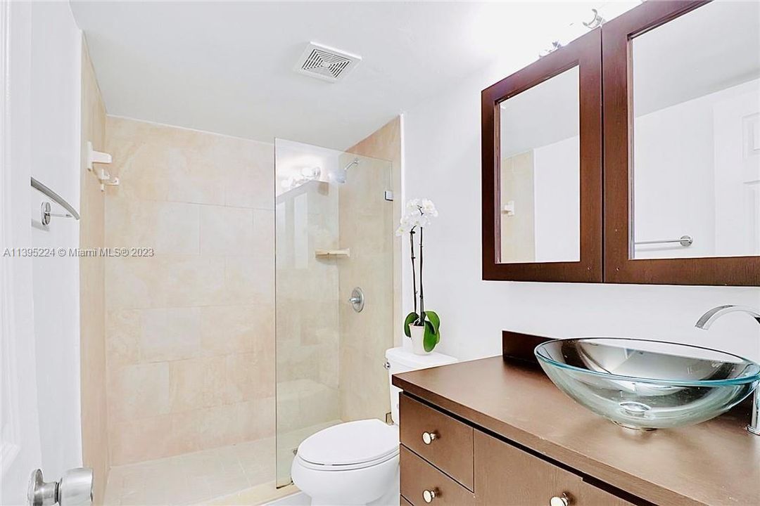 Недавно арендовано: $2,000 (2 спален, 2 ванн, 900 Квадратных фут)