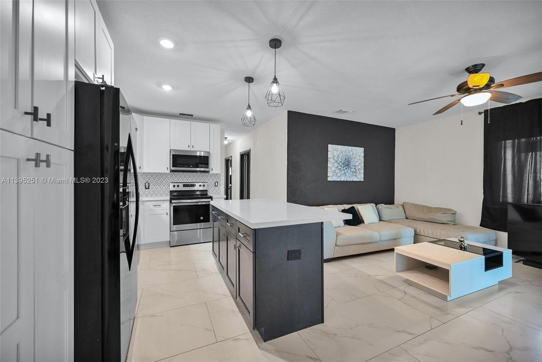 Recently Sold: $510,000 (4 beds, 2 baths, 1316 Square Feet)