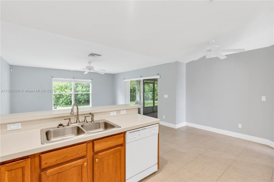 Recently Sold: $325,000 (3 beds, 2 baths, 1627 Square Feet)