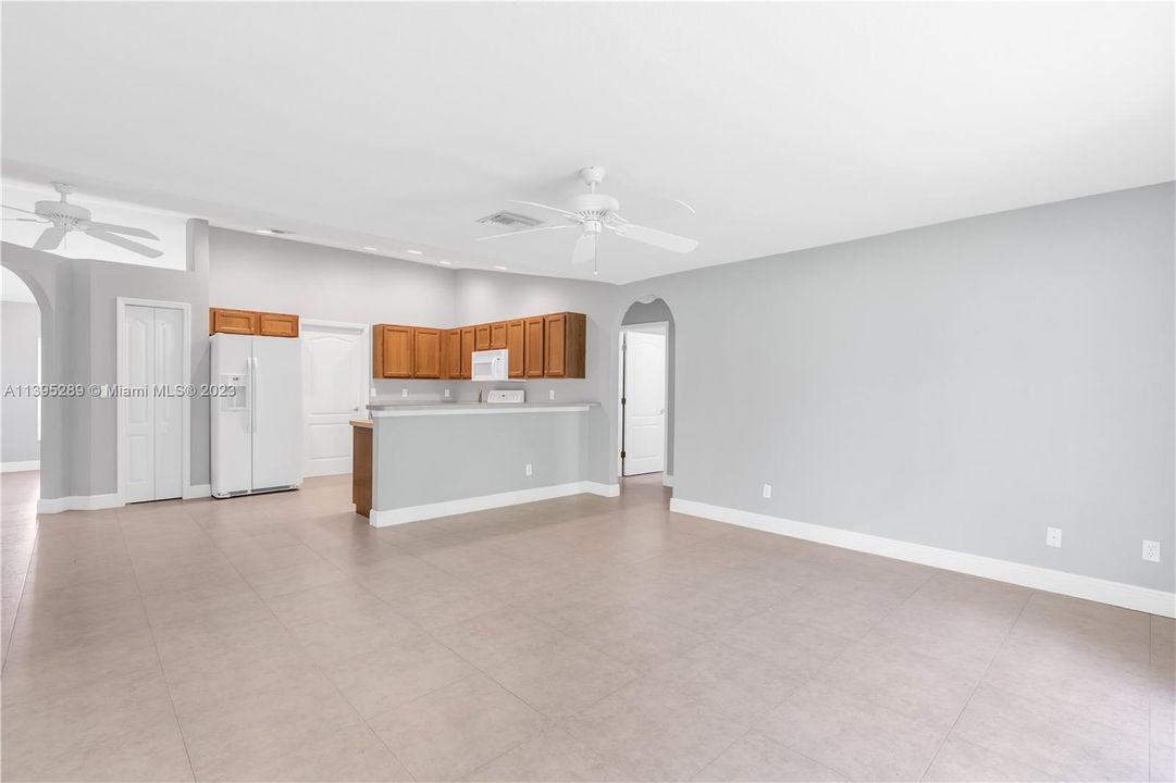 Recently Sold: $325,000 (3 beds, 2 baths, 1627 Square Feet)