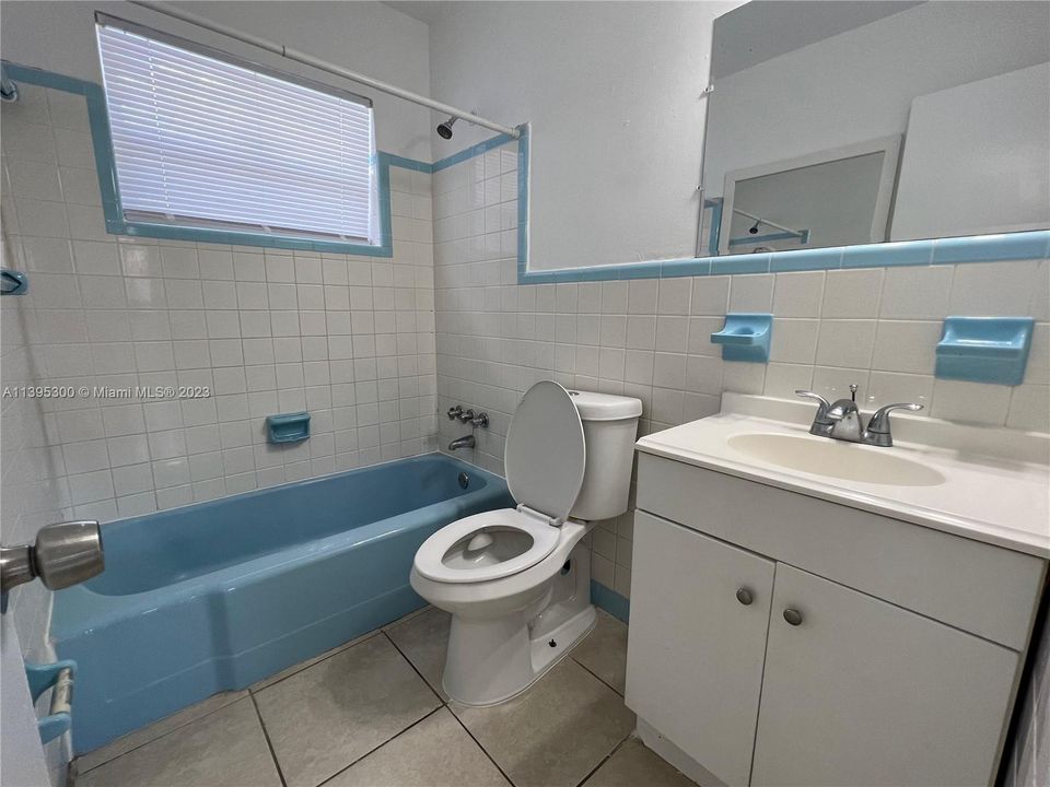 最近租的: $1,600 (1 贝兹, 1 浴室, 760 平方英尺)