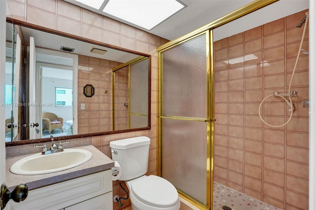最近售出: $135,000 (2 贝兹, 2 浴室, 980 平方英尺)