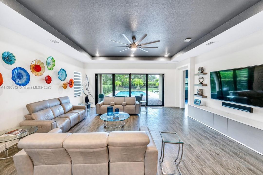 Recently Sold: $1,295,000 (4 beds, 3 baths, 2847 Square Feet)