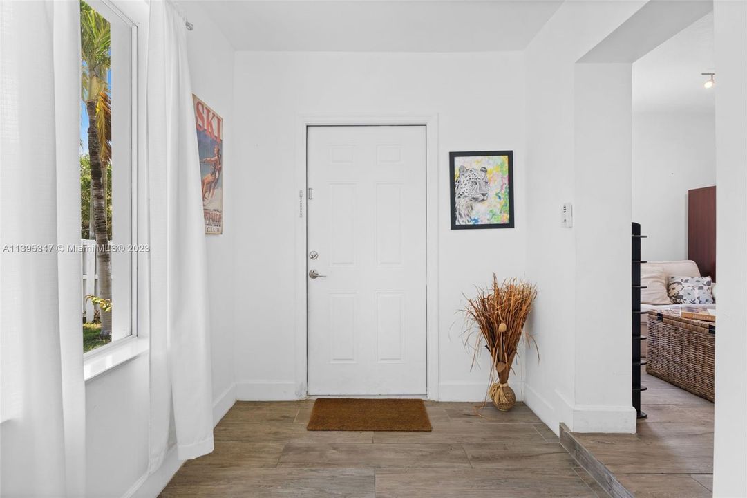 Недавно продано: $1,095,000 (0 спален, 0 ванн, 1978 Квадратных фут)