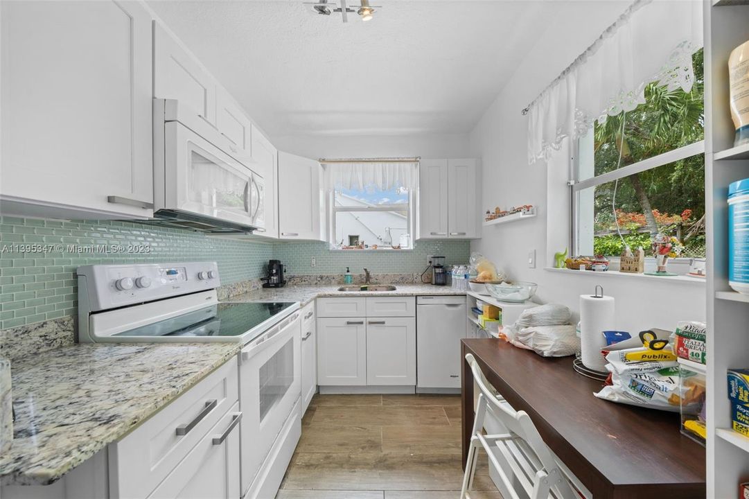 Недавно продано: $1,095,000 (0 спален, 0 ванн, 1978 Квадратных фут)