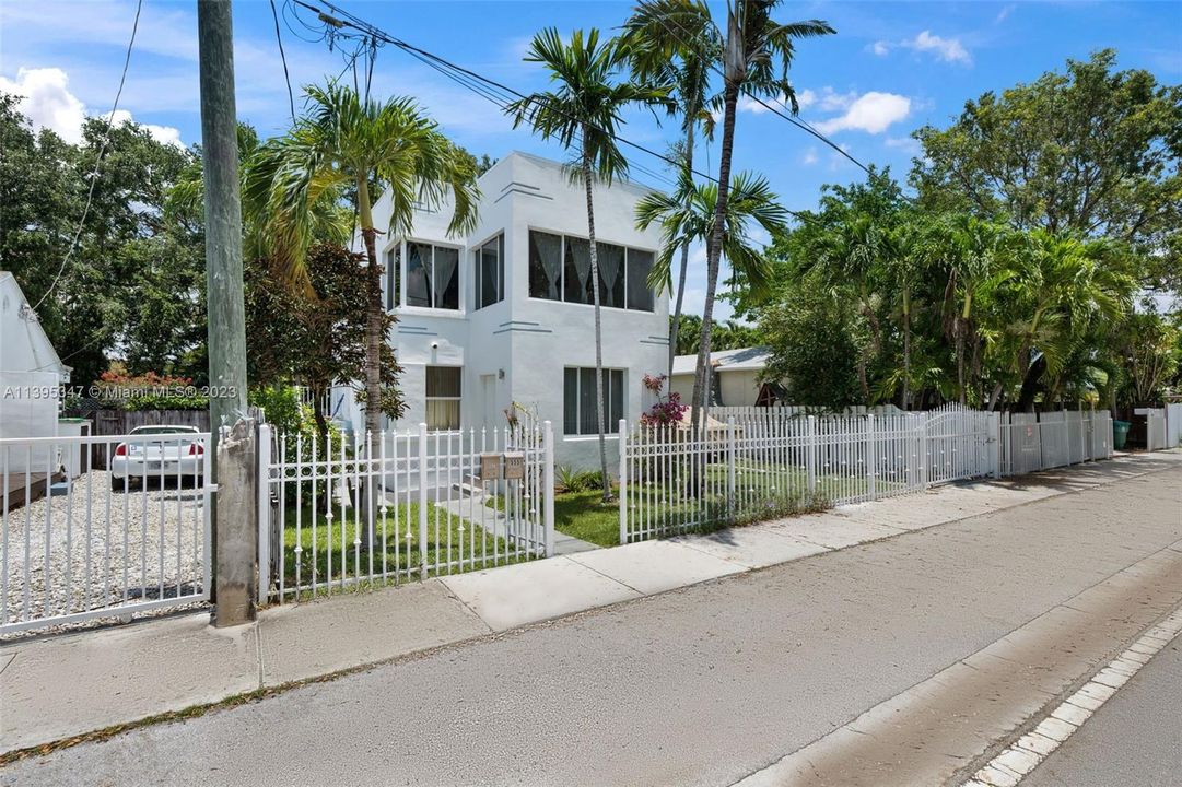 Недавно продано: $1,095,000 (0 спален, 0 ванн, 1978 Квадратных фут)