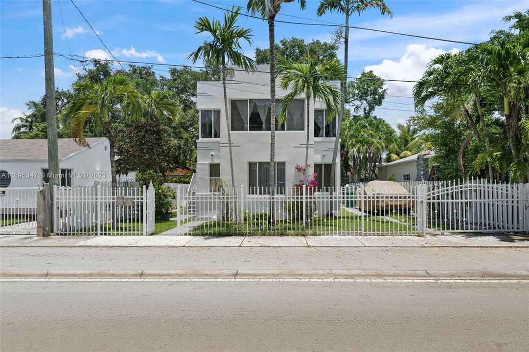 Недавно продано: $1,095,000 (0 спален, 0 ванн, 1978 Квадратных фут)