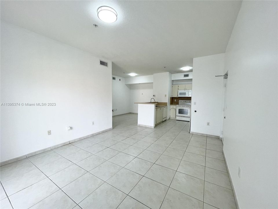 Recently Rented: $2,500 (2 beds, 2 baths, 870 Square Feet)