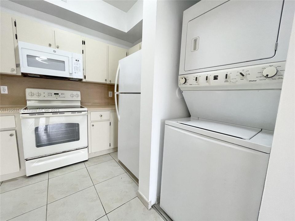 Recently Rented: $2,500 (2 beds, 2 baths, 870 Square Feet)