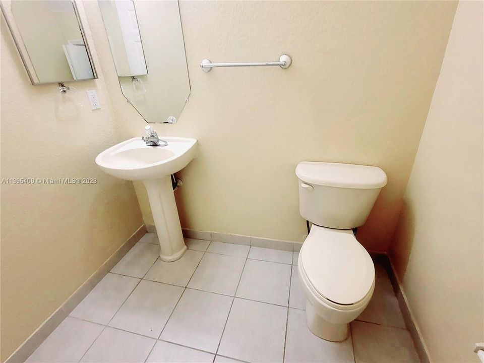 最近租的: $3,200 (3 贝兹, 2 浴室, 1452 平方英尺)