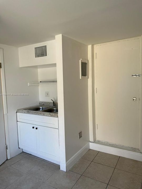Recently Rented: $1,300 (0 beds, 1 baths, 230 Square Feet)