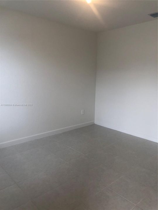 Recently Rented: $2,950 (3 beds, 2 baths, 1500 Square Feet)