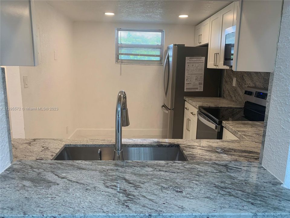 Recently Sold: $247,500 (2 beds, 2 baths, 990 Square Feet)