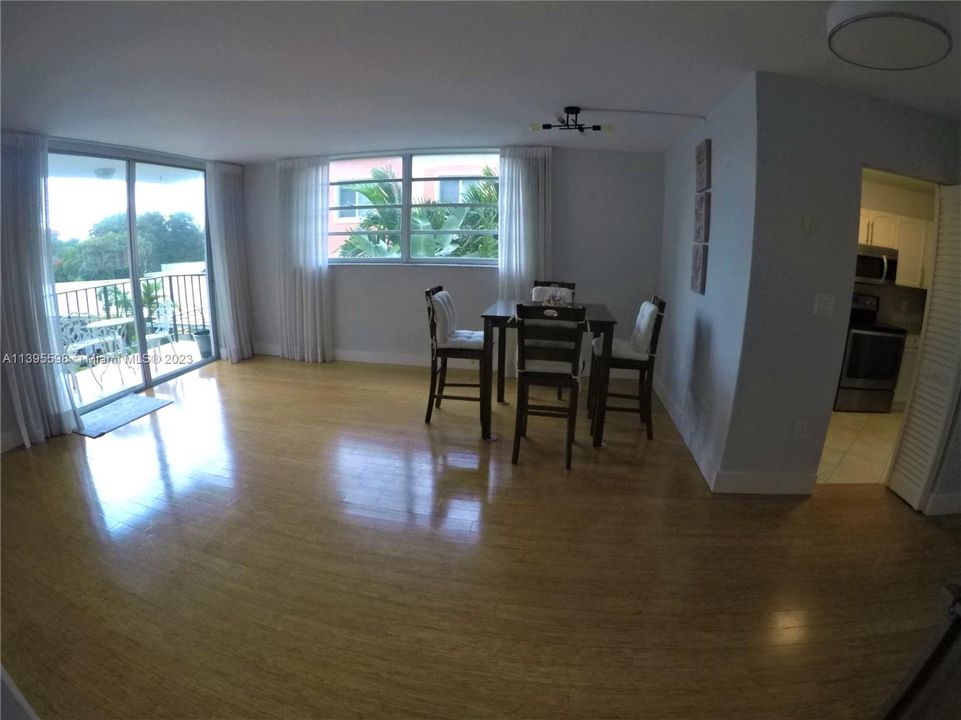 Recently Sold: $398,000 (2 beds, 2 baths, 928 Square Feet)