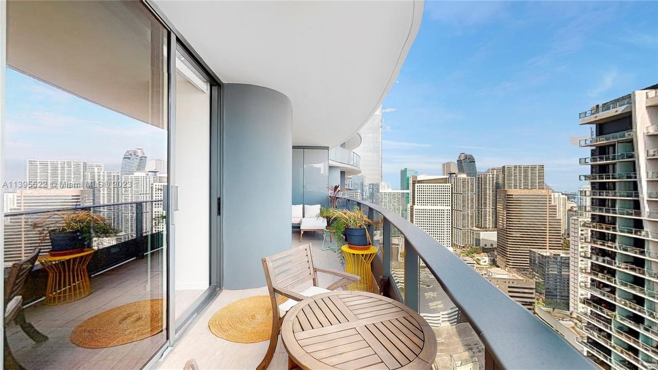 Recently Rented: $6,000 (1 beds, 2 baths, 1022 Square Feet)