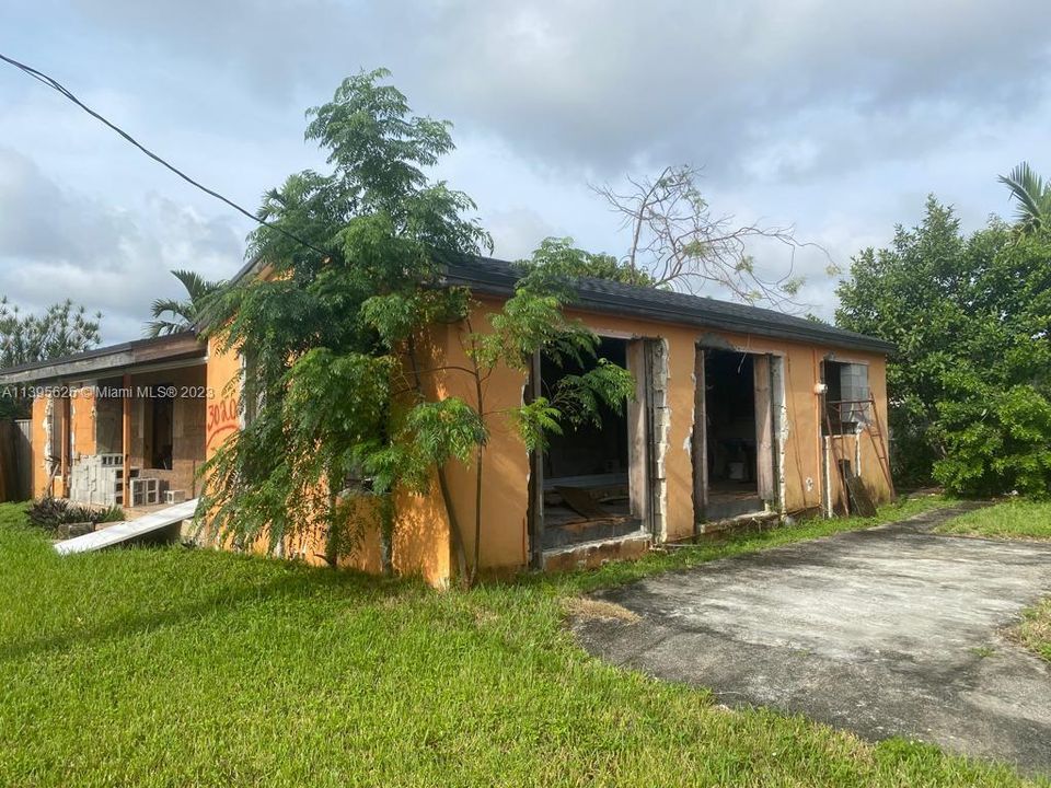 Recently Sold: $599,000 (4 beds, 2 baths, 1879 Square Feet)