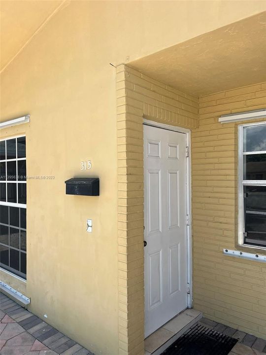Recently Rented: $2,450 (3 beds, 1 baths, 2380 Square Feet)