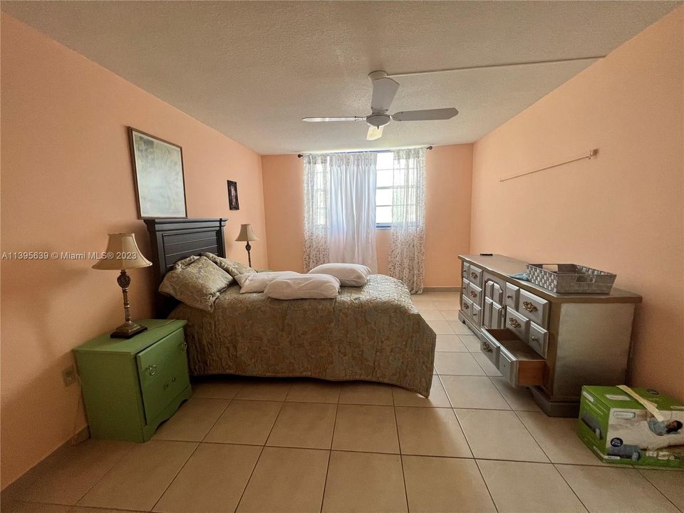Vendido Recientemente: $179,000 (1 camas, 1 baños, 812 Pies cuadrados)