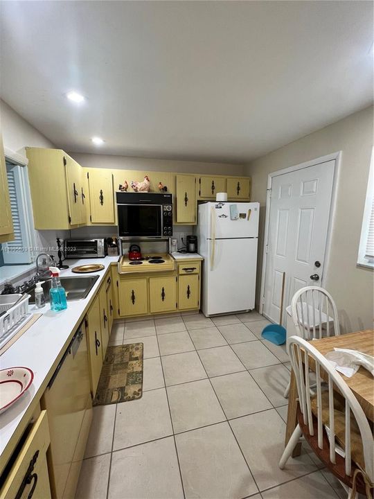 Recently Sold: $179,000 (1 beds, 1 baths, 812 Square Feet)