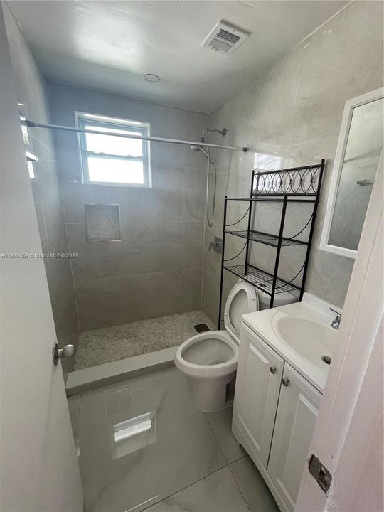 bathroom apartment 1