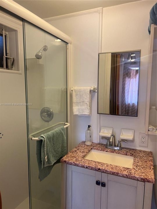 Recently Sold: $750,000 (3 beds, 3 baths, 1475 Square Feet)