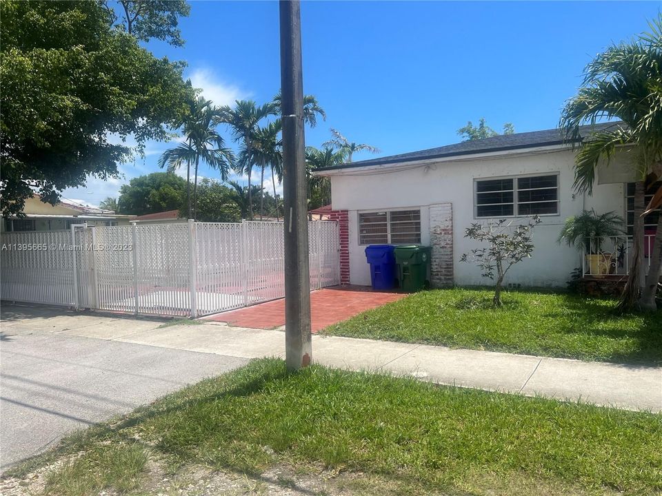 Recently Sold: $750,000 (3 beds, 3 baths, 1475 Square Feet)