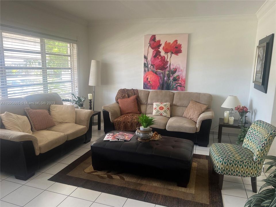 Recently Sold: $750,000 (3 beds, 3 baths, 1475 Square Feet)