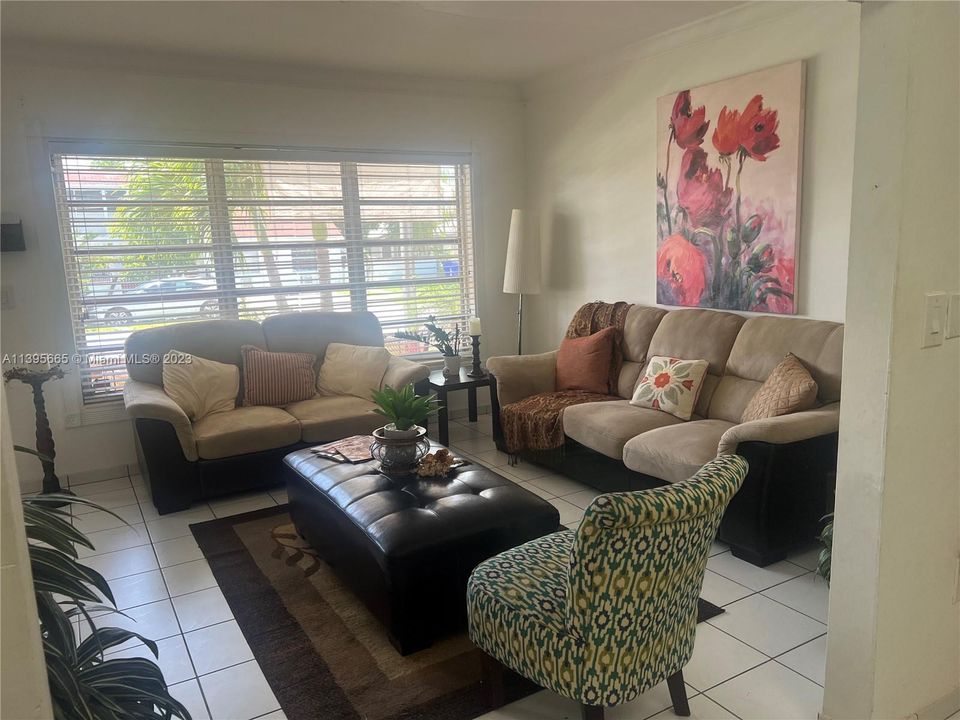 Recently Sold: $750,000 (3 beds, 3 baths, 1475 Square Feet)